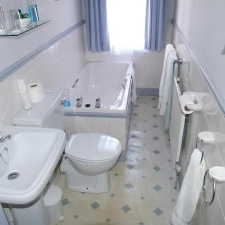 Tall Storeys 4* Scarborough