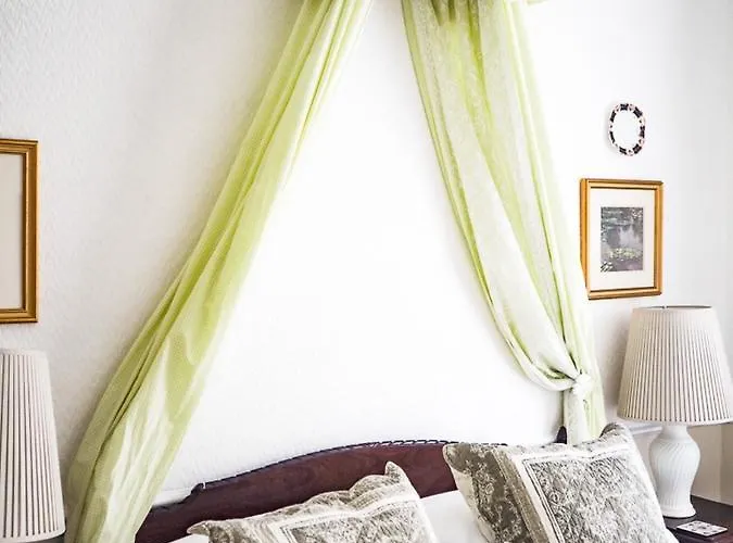 Tall Storeys Guest house 4*