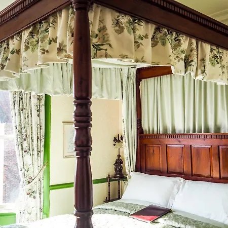 Tall Storeys 스카버러